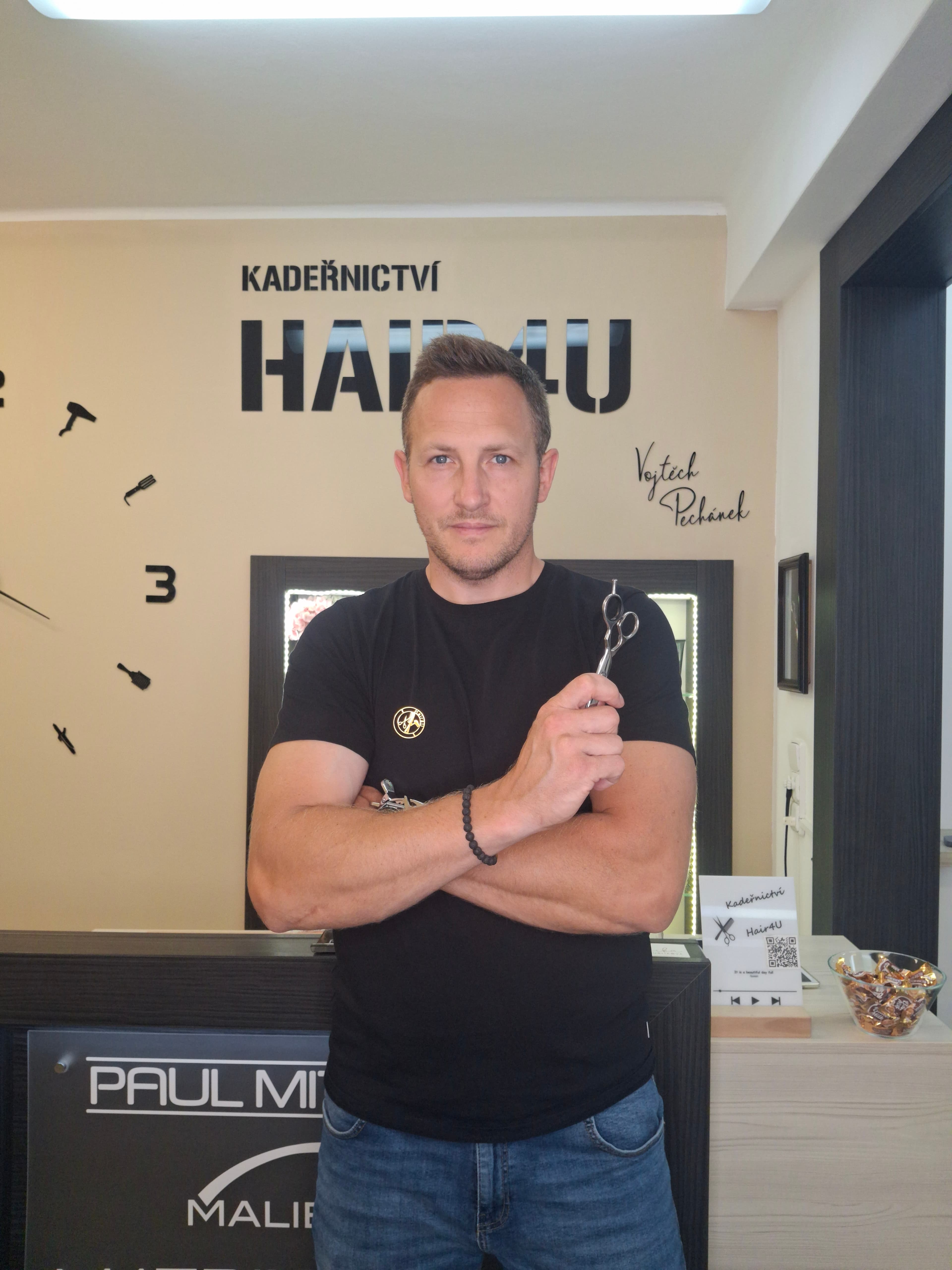 Vojtěch Pechánek v kadeřnictví Hair4U
